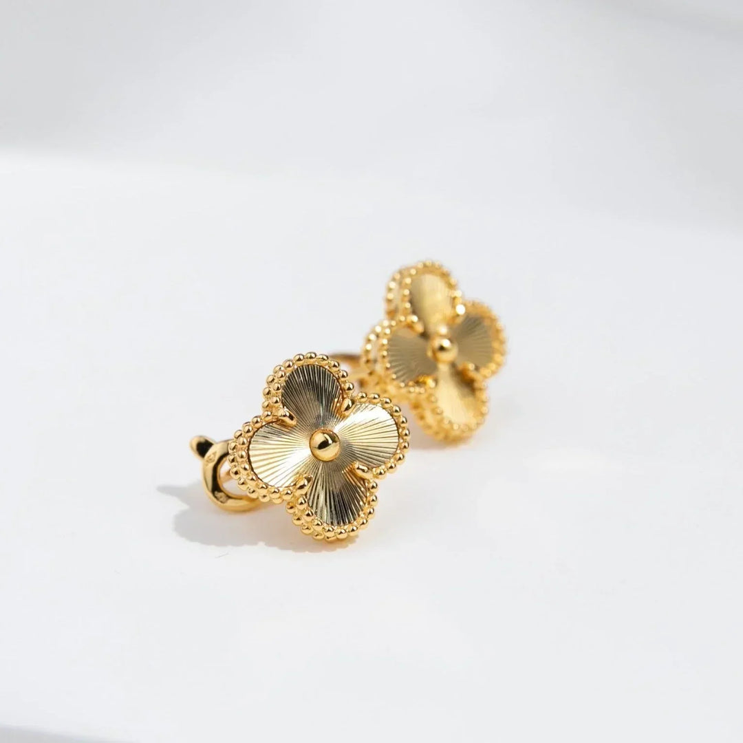 KLEEBLATT OHRRINGE | GOLD